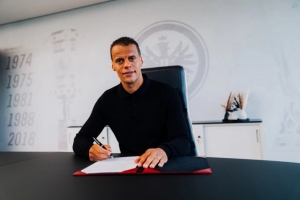 官方：法兰克福与35岁老将钱德勒续约一年至2026年夏天